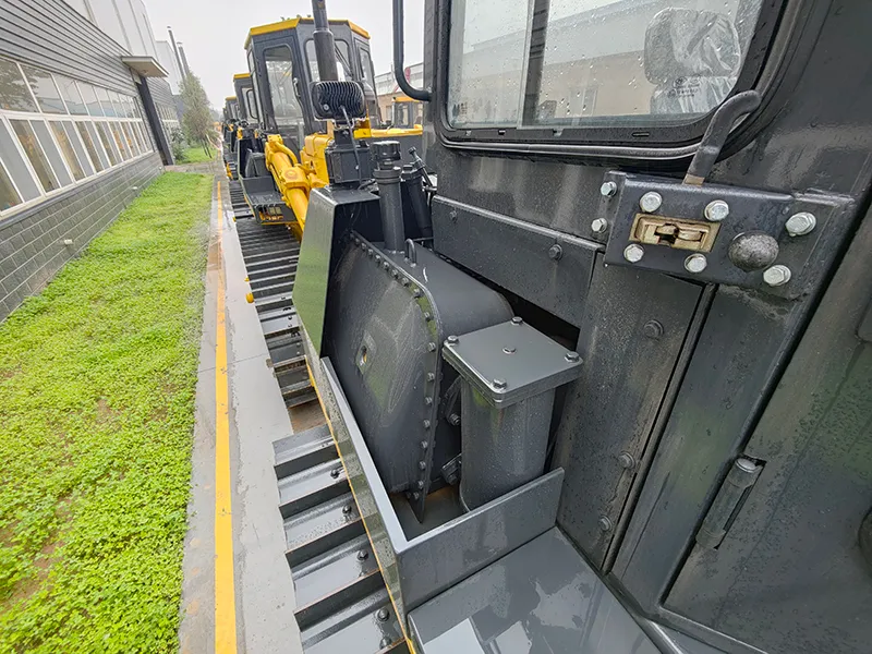 Bulldozer hydraulique sur chenilles YD320